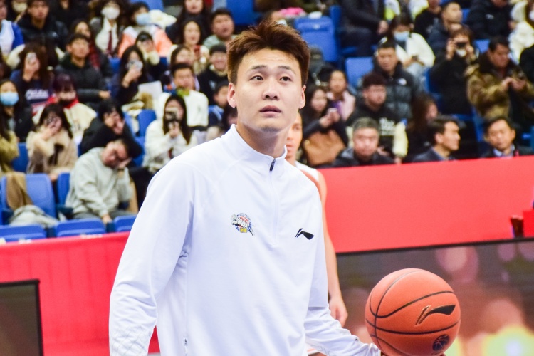 媒体人:翻CBA规定没找到平移合同的内容 注册专员们可能理解更深